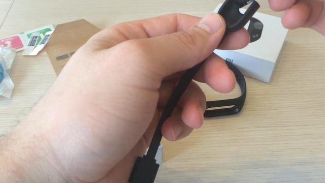 Xiaomi Mi Band 2 - Распаковка и краткий обзор. смотреть онлайн