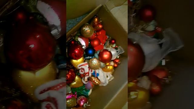 Старые ГДР елочные игрушки, а так же СССР 50 -60 х годов ,разбираем ящик с игрушками. смотреть онлайн