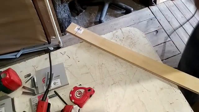 Замена сломаных ламелей на сидушке дивана. / Replacing the slats in the couch. смотреть онлайн