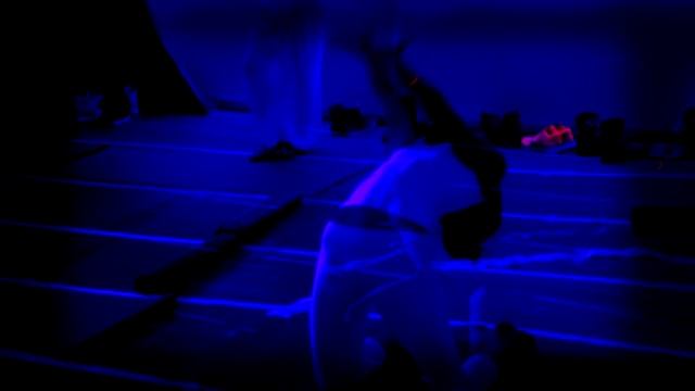 Ирина Рудницкая на Neon Yoga Session (28/03). YOGA DANCE. смотреть онлайн