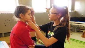 Макияж. В Париже надо выглядеть сногсшибательно. Макияж - первый помощник.  "Хочу в Париж" 19я сери