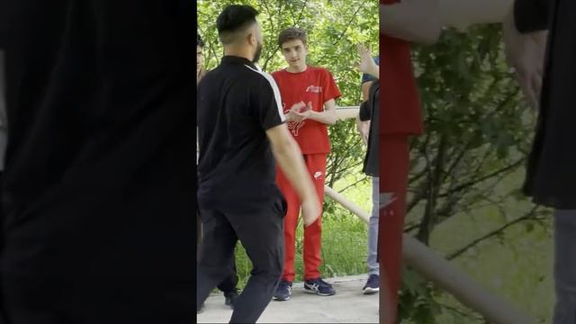 Чеченская лезгинка - Парни И Девушка Танцуют Красиво 2022 смотреть онлайн