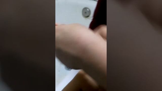 Как стричь ногти младенцу. смотреть онлайн