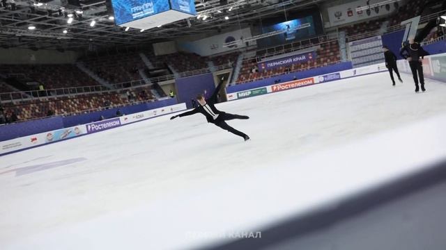 Мужчины. Тренировка перед произвольной программой. Пермь. Гран-при России по фигурному катанию 2022 смотреть онлайн