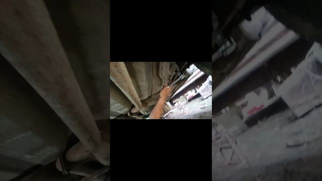 Kia carens,pull down Ng fuel tank for cleaning/at lagyan Ng drain plug. смотреть онлайн