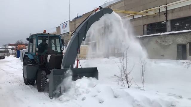 Снегоротор С Гидравлическим Приводом И Погрузочным Желобом На МТЗ-82 смотреть онлайн