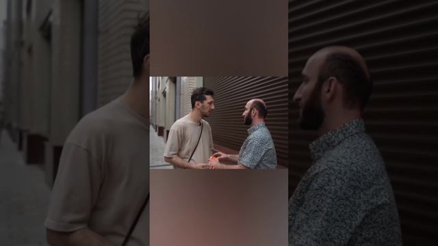 Омар что-то скрывает | Омар в Большом городе #shorts смотреть онлайн