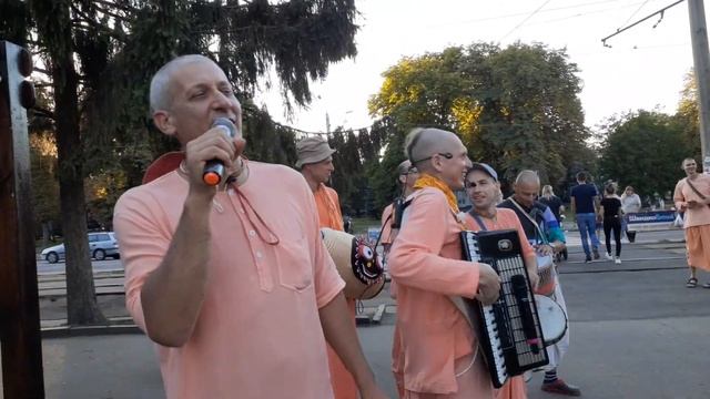 Кришнаиты в типичном Конотопе ! смотреть онлайн