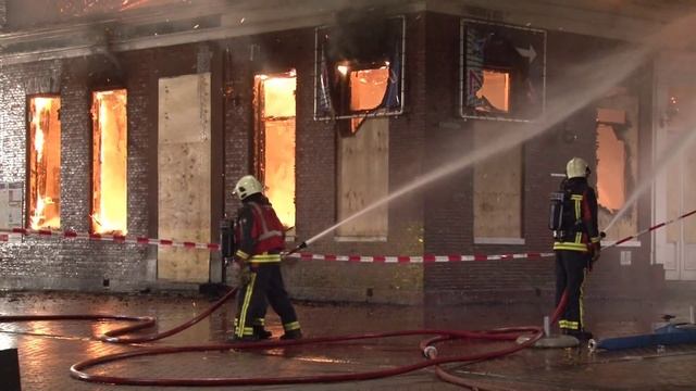 Winschoten - Grote brand in voormalig Chinees restaurant Winschoten смотреть онлайн