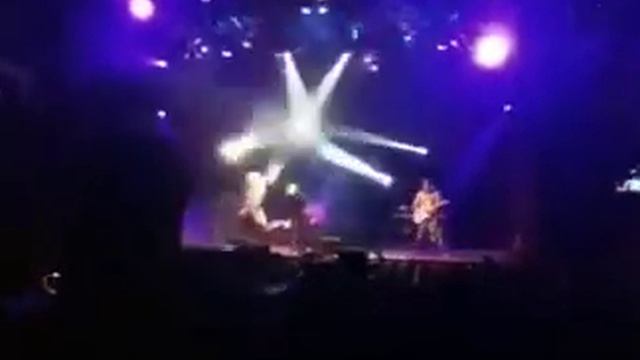 Carly Smithson of WE ARE THE FALLEN w Steel Panther - Sweet Child O' Mine [GN'R cover] (Apri 2010) смотреть онлайн