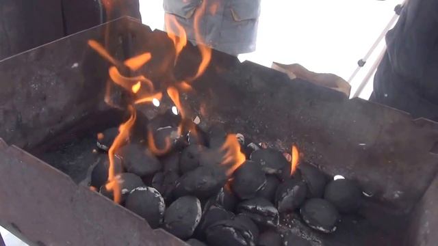 Горение брикета. Как мы тестировали брикетированный уголь.