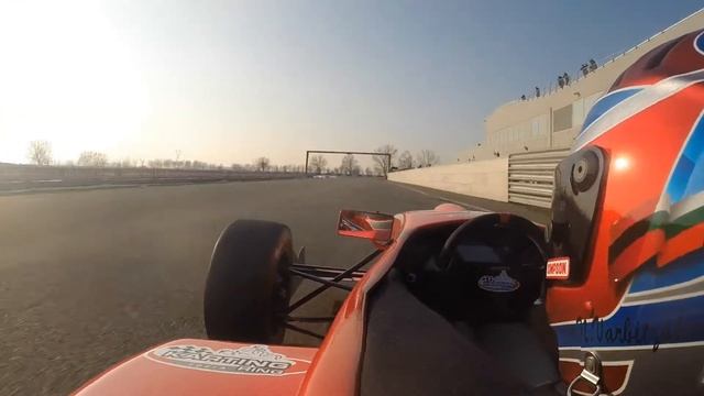 Piloting a Formula Renault 2000 at Circuito San Martino Del Lago (Phantomgram - When I'm Small) смотреть онлайн