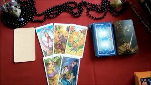 Почему он молчит, почему бездействует? Чем он занят? Онлайн гадание. Расклад на картах ТАРО.