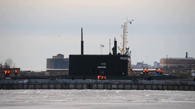 Швартовка подводной лодки Буки-237 (проекта Варшавянка). ТОФ. смотреть онлайн