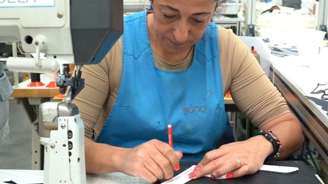 Inside The ECCO Factory смотреть онлайн