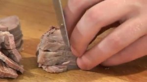 Салат из языка с перепелиным яйцом