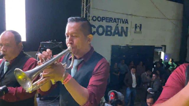 Ivan Medrano Y La Banda Del Machete  -  Mi Mujer Me Gobierna 4K