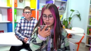 Богатая популярная Блогерша против Бедной / Смешные ситуации с Одноклассниками