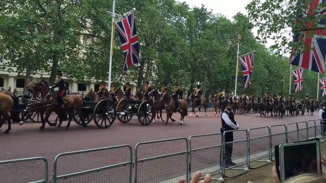 The King's Troop_Royal Horse Artillery_Trooping the Colour_Colonel Review(Reheasal)_2016.06.04 смотреть онлайн