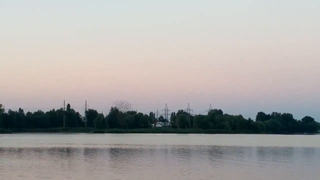 Стая птиц рисует фигуры в небе смотреть онлайн