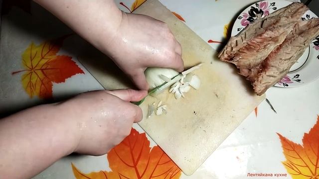 КАК ВКУСНО ПРИГОТОВИТЬ СКУМБРИЮ ЕСЛИ ОНА УЖЕ СТАЛА ЛИПКАЯ И НАЧАЛА ЖЕЛТЕТЬ