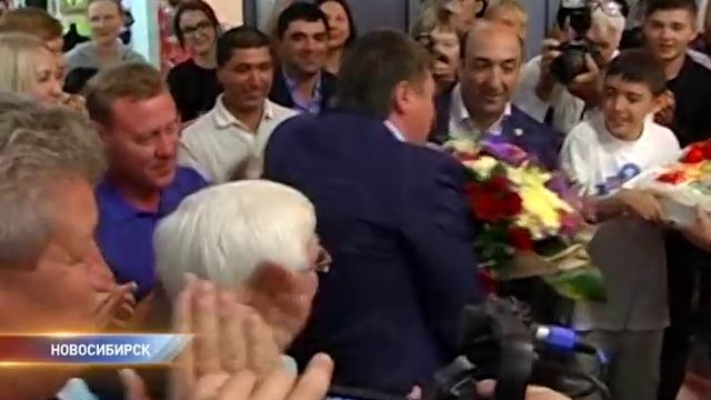 Боксёр Миша Алоян вернулся в Новосибирск с Олимпиады смотреть онлайн