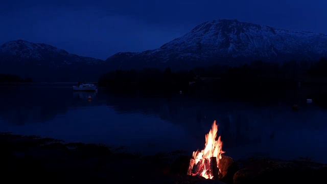 Evening Campfire Ambience with Crackling Burning Firewood, Mountain and Fjord View - HD смотреть онлайн