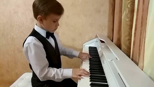 Исполнитель - Ермолаев Михаил_ 9 лет 1. Л. Моцарт Менуэт, ми минор, 2. А. Лешгорн Этюд, фа мажор смотреть онлайн