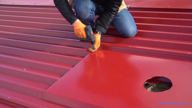 Монтаж вентиляционного выхода (трубы) ROTOLINE на профнастил 45 мм (KRONO-PLAST). смотреть онлайн