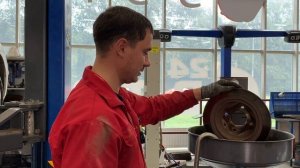 Замена задних тормозных колодок и пыльника Nissan Tiida