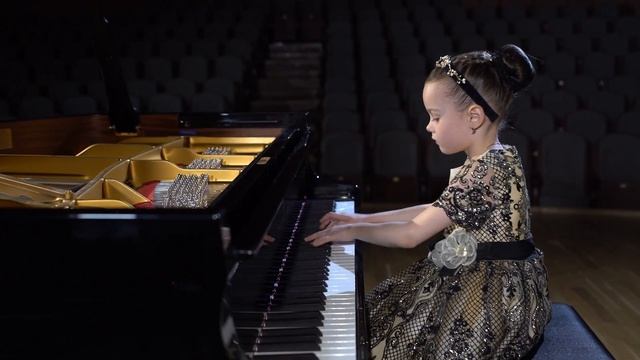 Агафья Корзун, 6 лет, Вальс, С.С. Прокофьев смотреть онлайн