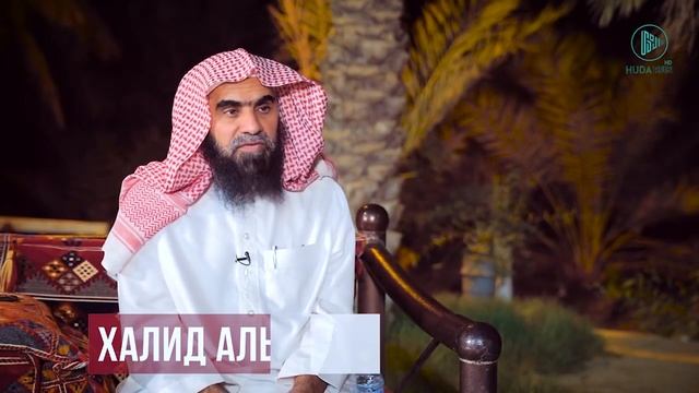 Девушка вышла в путь без махрама. Разрешается ли ей сокращать молитву? | Шейх Халид аль-Фулейдж смотреть онлайн