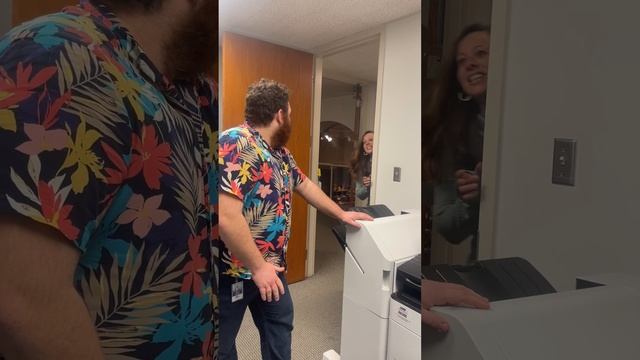 Get Your Tickets For Mystery At The Museum! смотреть онлайн