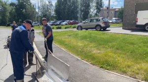 Покраска бордюра пульвелизатором АОКБ