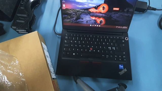 Lenovo Thinkpad E14 Unboxing and review in हिन्दी/Urdu with Subtitle смотреть онлайн