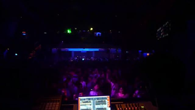 Guy Gerber playing the Michel Cleis remix of Skunk Anansie at Space ibiza. смотреть онлайн