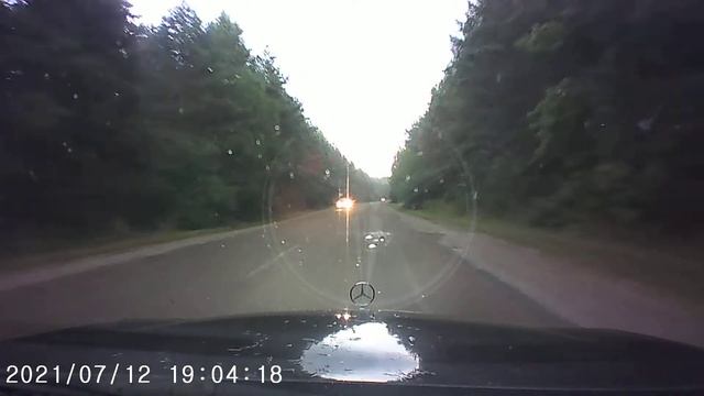 Мерседес W 124 выезжаю з пляжа с. Кустин в Бердичевского района смотреть онлайн