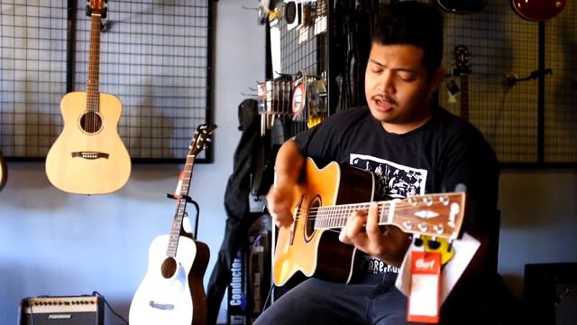 Ippo Hafiz impromptu performance of "Lagu" at Jammer Music 110814 смотреть онлайн