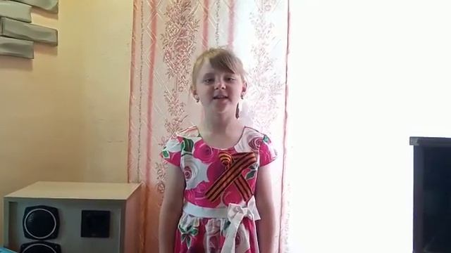 Стихотворение "Что такое день Победы", читает Елизавета Рощина, подготовили: семья Рощиных. смотреть онлайн