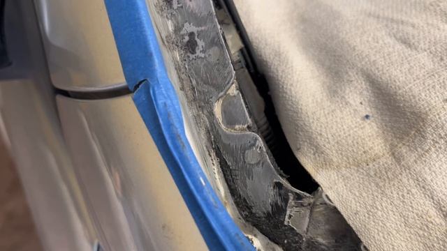 Некачественная вклейка лобового стекла привела к ремонту… смотреть онлайн