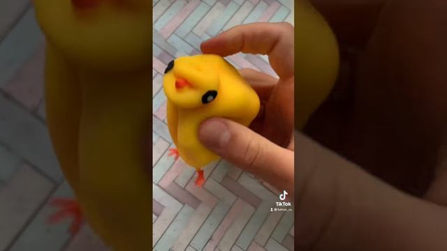 Мялка антистресс игрушка сквиши Цыплёнок смотреть онлайн