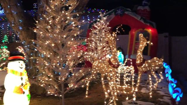 Как американцы украшают дома на Рождество | Tanya's Twins смотреть онлайн