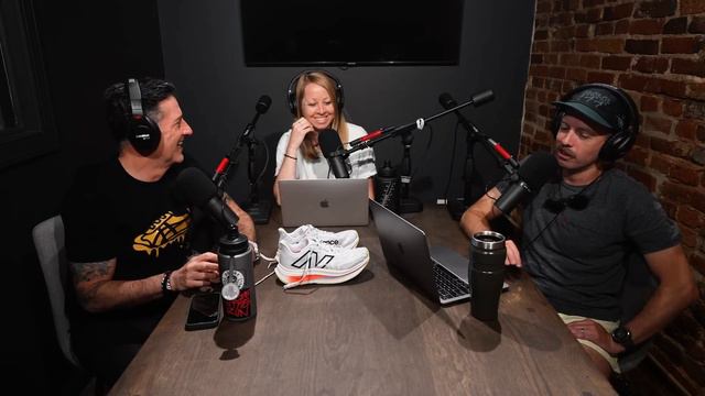 New Balance SC Trainer v2, Blink-182, Memorial Day Ballgames, Answering Machines | The Drop E160 смотреть онлайн