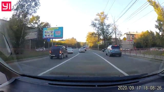 Чуть не въехал в дятла смотреть онлайн