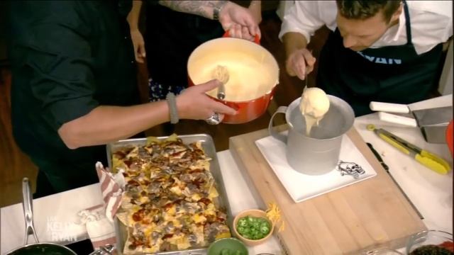 Guy Fieri Makes Trash Can Nachos and Caliente Margaritas смотреть онлайн