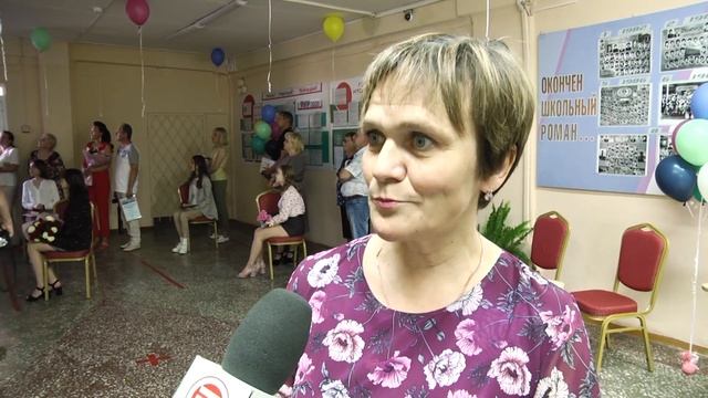 Наши золотые! 27 выпускников в Ревде окончили школу с отличием и получили медали смотреть онлайн