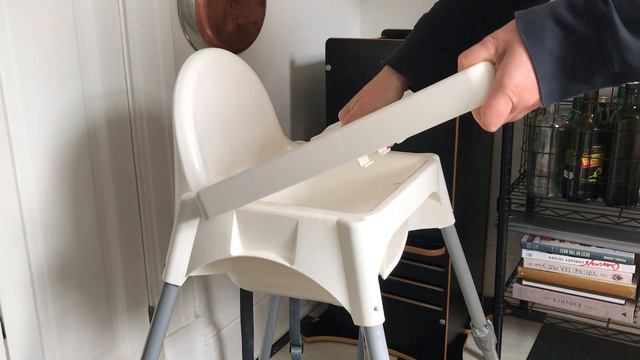Fastest way to remove tray from IKEA high chair. Как снять стол со стула для кормления- Antilop ИКЕ смотреть онлайн