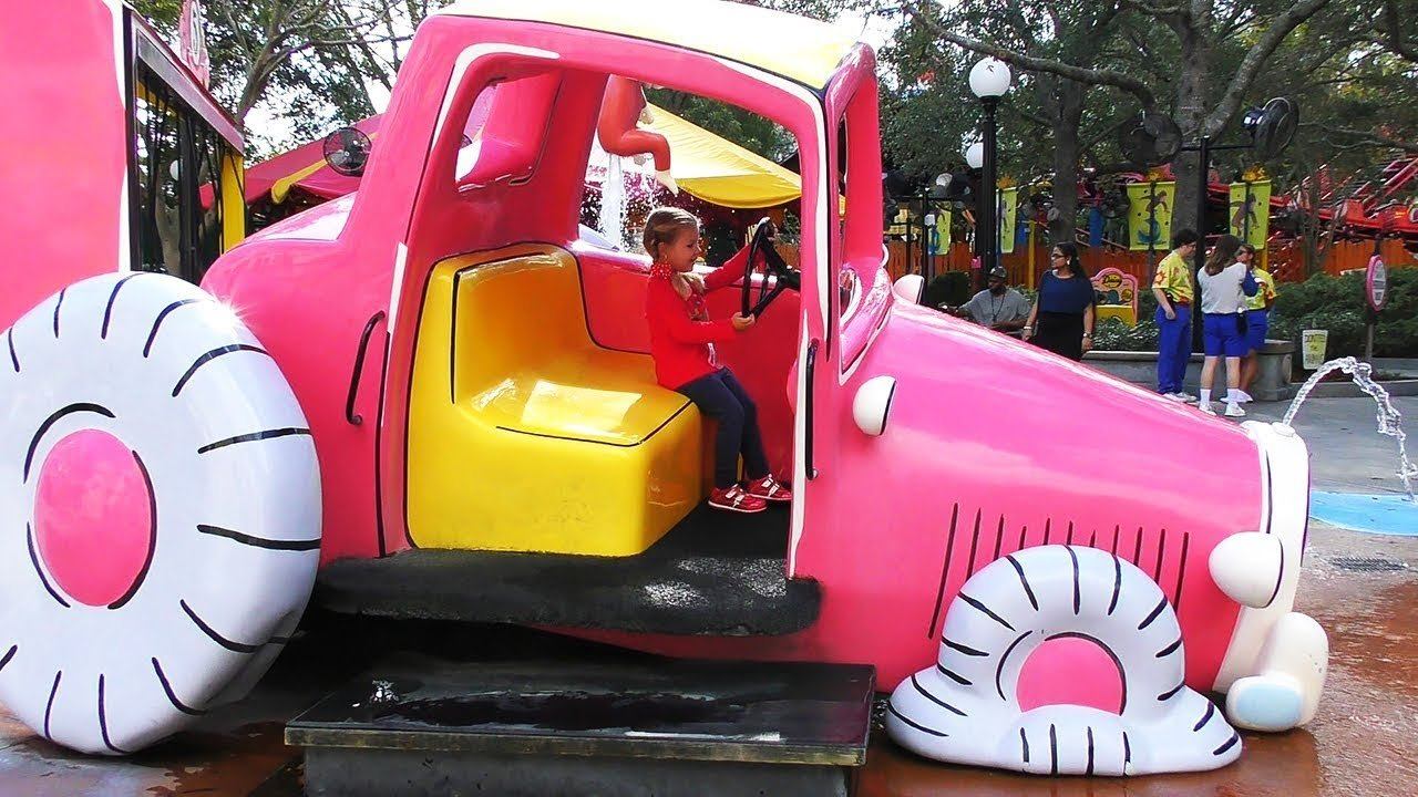 Funny Outdoor playground for Kids Family Fun Children's Amusement Park Kids Playing in the Park смотреть онлайн