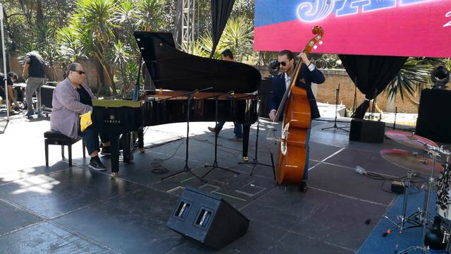 PIANO DE COLA YAMAHA INSTALADO EN EL ESCENARIO PRINCIPAL DEL CENART EURO JAZZ 2018. TEL. 555616-168 смотреть онлайн