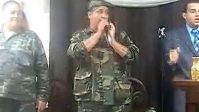 Culto de guerra Iglesia levantando las manos del caido, Jose Martines - Comienzo de servicio смотреть онлайн